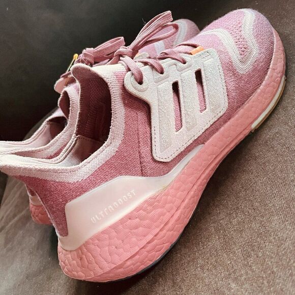 NEW BOX Adidas Women’s UltraBoost 22 Running Size 7.5 Wonder Red Pink| GX9133 | - Picture 5 of 9
